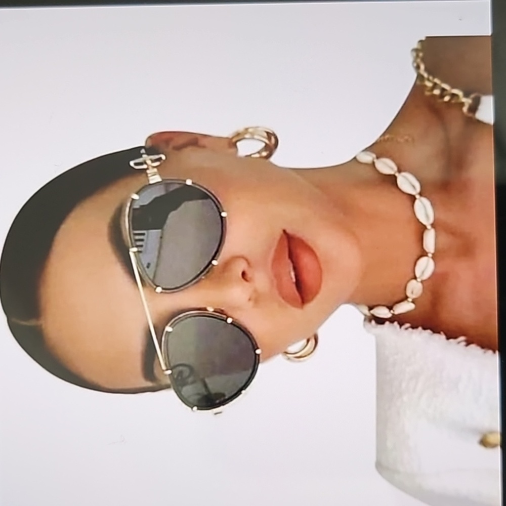 NWT Authentic Versace Sunglasses Black/Gold.brand new never used ❤️.